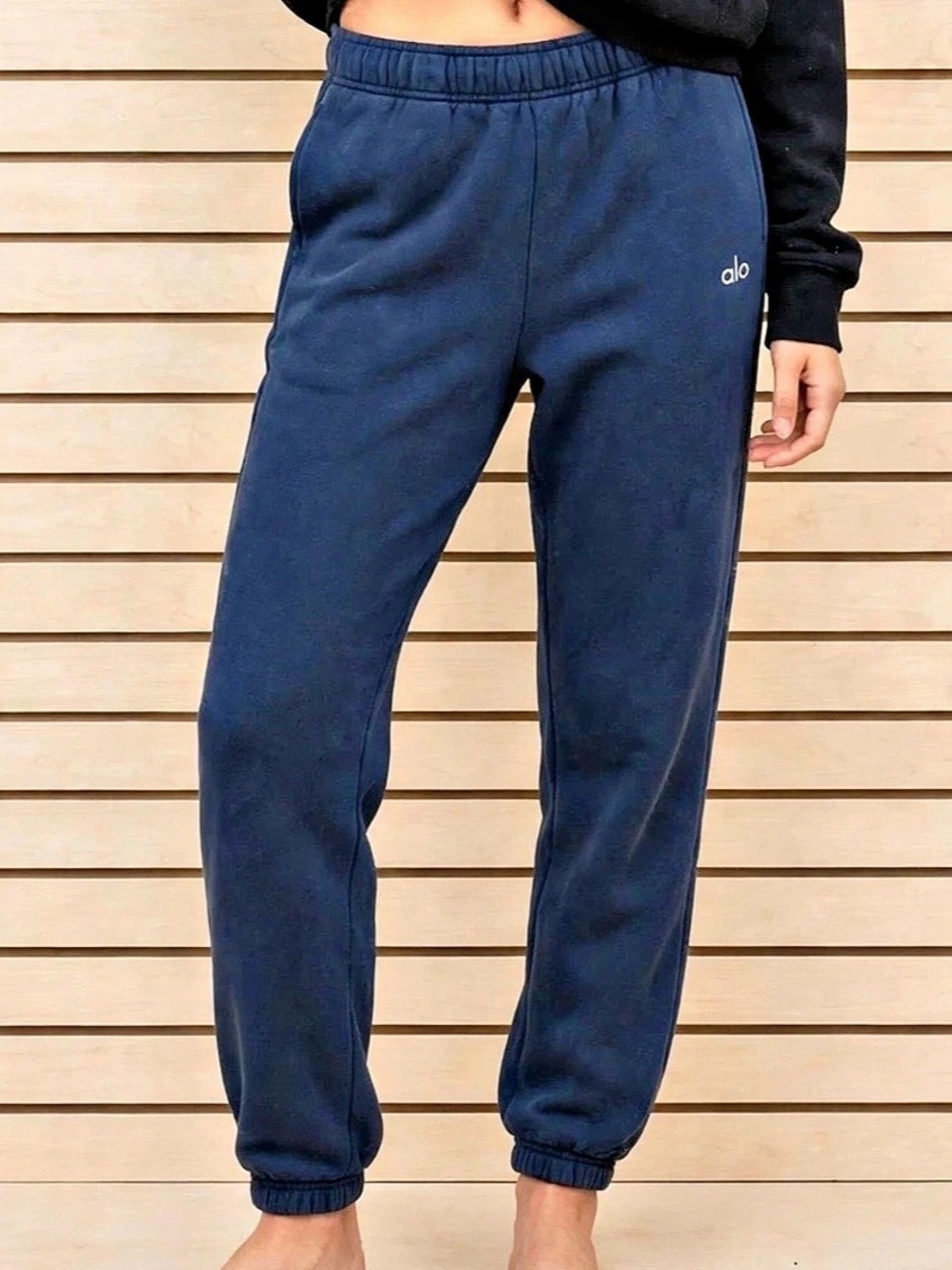 Alo Yoga Accolade Sweatpant Navy Size S - True Navy Jogger - 26" Inseam
